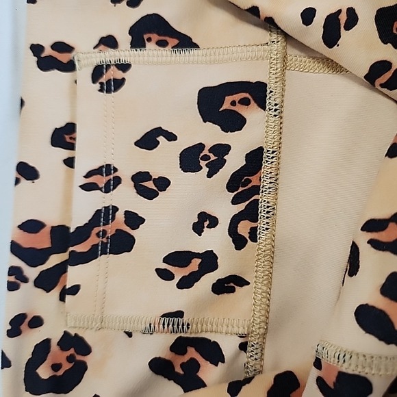 Fabletics Powerhold Mila High Waisted Leggings Leopard Women's Small UPF50+ - Picture 7 of 7